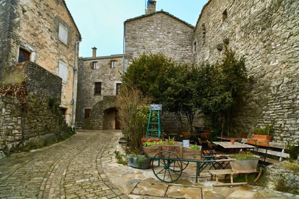 T 2 Dans Village Vacances 3 *** A Saint Geniez 2 Piscines Chauffee Pierrefiche  Exterior foto
